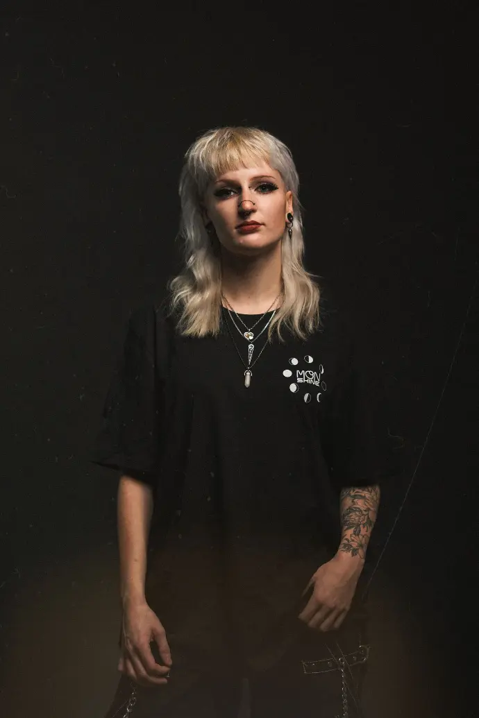 Merchandise fotografie Arnhem door professionele fotograaf – Moonshine T-shirt